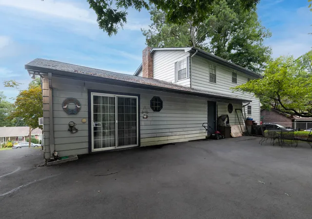 Photo 2 of Sale Pending at 800 S Valleywood Cir, Hixson, TN 37343 | MLS# 1540665 | Listing updated on 2026-08-30