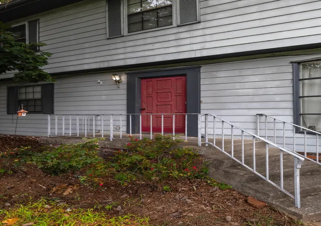 Photo 3 of Sale Pending at 800 S Valleywood Cir, Hixson, TN 37343 | MLS# 1540665 | Listing updated on 2026-08-30