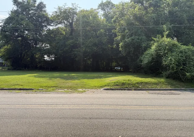 2nd image of 211 E Villanow St, La Fayette, GA 30728 | MLS# 1539877