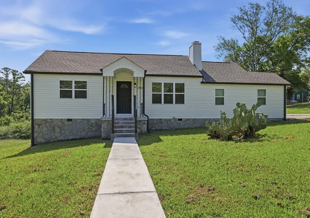 Photo 1 of Single family home for sale at 1500 Greenwood Rd, Chattanooga, TN 37411 | MLS# 1539955 | Listing updated on 2026-08-03