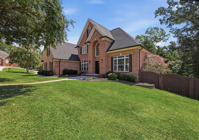 Photo 3 of Single family home for sale at 1098 Harbor Point Dr, Soddy Daisy, TN 37379 | MLS# 1539927 | Listing updated on 2026-09-22