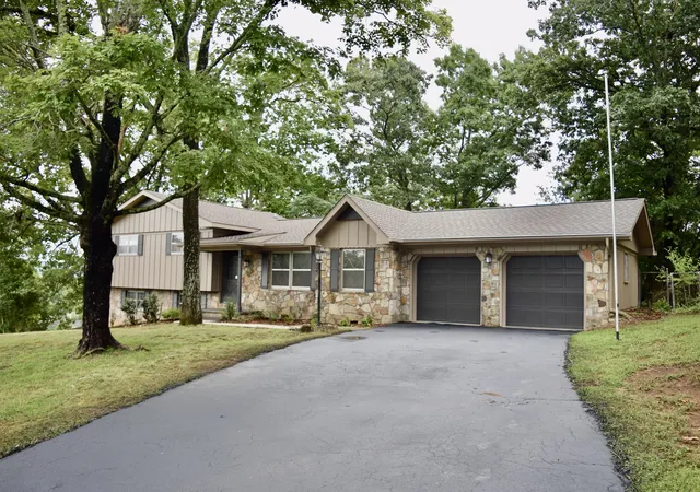 Photo 1 of Single family home for sale at 1324 Clearpoint Dr, Hixson, TN 37343 | MLS# 1539939 | Listing updated on 2026-09-11