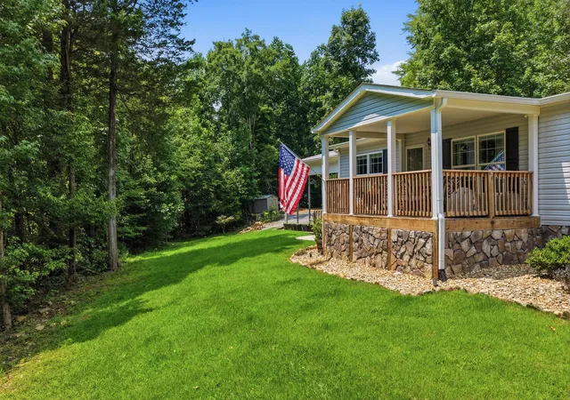 Photo 3 of Single family home for sale at 1800 S Pittsburg Mountain Rd, South Pittsburg, TN 37380 | MLS# 1539963 | Listing updated on 2026-09-11