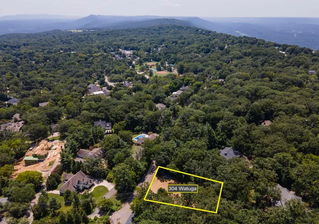 1st image of 304 N Watauga Ln, Lookout Mountain, TN 37350 | MLS# 1540057