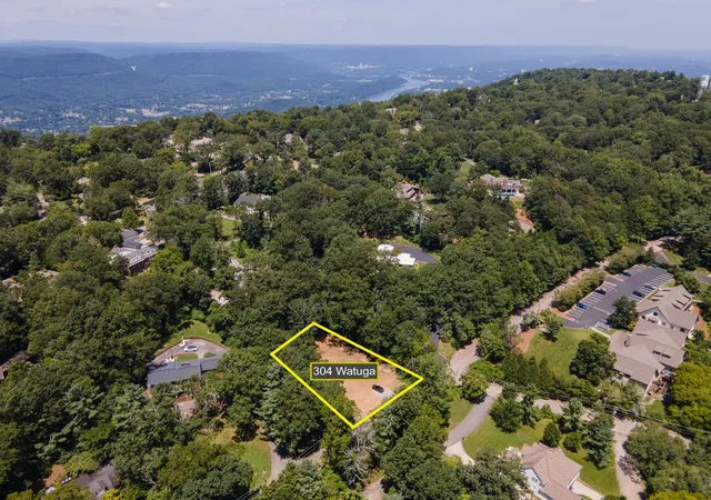 2nd image of 304 N Watauga Ln, Lookout Mountain, TN 37350 | MLS# 1540057