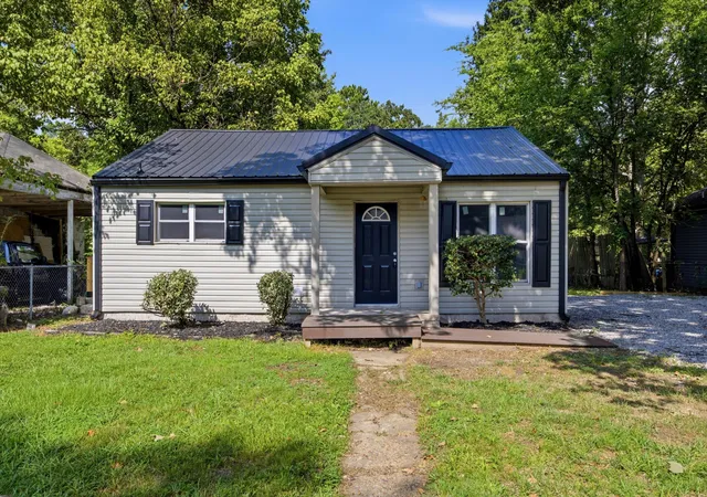 2nd image of 110 Hollywood Dr, Rossville, GA 30741 | MLS# 1540808