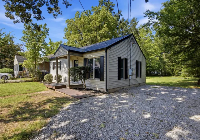 Photo 3 of Single family home for sale at 110 Hollywood Dr, Rossville, GA 30741 | MLS# 1540808 | Listing updated on 2026-09-03