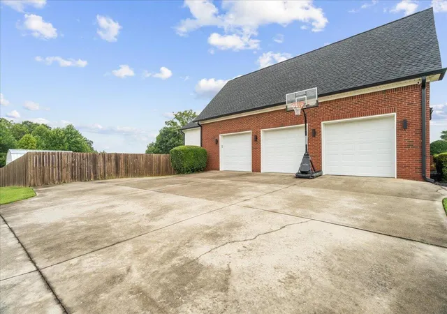 Photo 2 of Single family home for sale at 1020 S Ridge Dr, Dalton, GA 30721 | MLS# 1540286 | Listing updated on 2026-08-07
