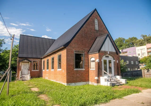 Photo 3 of Sale Pending at 21 W Bell Ave, Chattanooga, TN 37405 | MLS# 1540015 | Listing updated on 2026-09-17