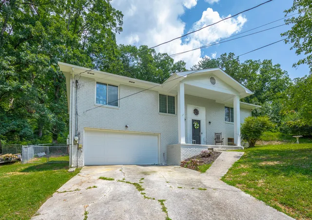 Photo 3 of Sale Pending at 3440 Cagle Rd, Chattanooga, TN 37419 | MLS# 1540038 | Listing updated on 2026-09-01