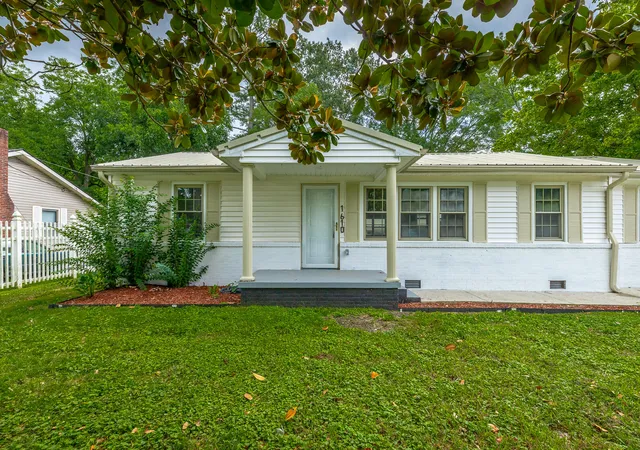 Photo 3 of Single family home for sale at 1610 Heather St, Chattanooga, TN 37412 | MLS# 1540080 | Listing updated on 2026-10-28