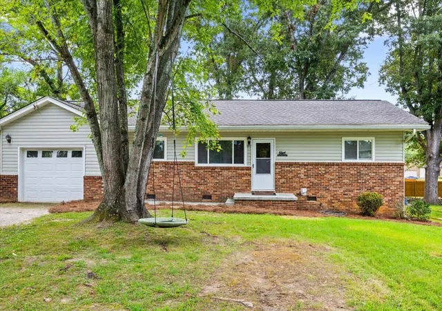 Photo 2 of Sale Pending at 4724 Mink Pl Dr, Chattanooga, TN 37416 | MLS# 1540184 | Listing updated on 2026-08-11