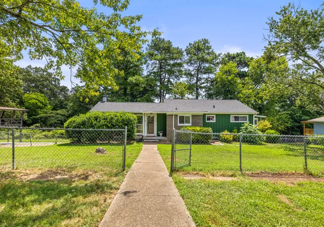 Photo 3 of Single family home for sale at 1116 Edwin Ln, Chattanooga, TN 37412 | MLS# 1540701 | Listing updated on 2026-09-18