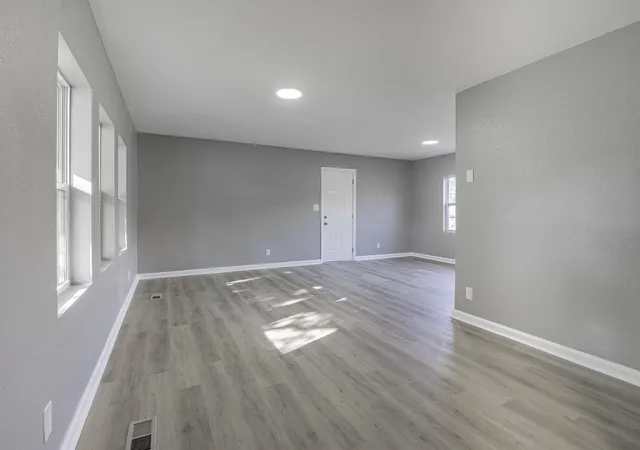Photo 3 of Sale Pending at 3608 Indian Trl, Chattanooga, TN 37412 | MLS# 1540122 | Listing updated on 2026-10-17