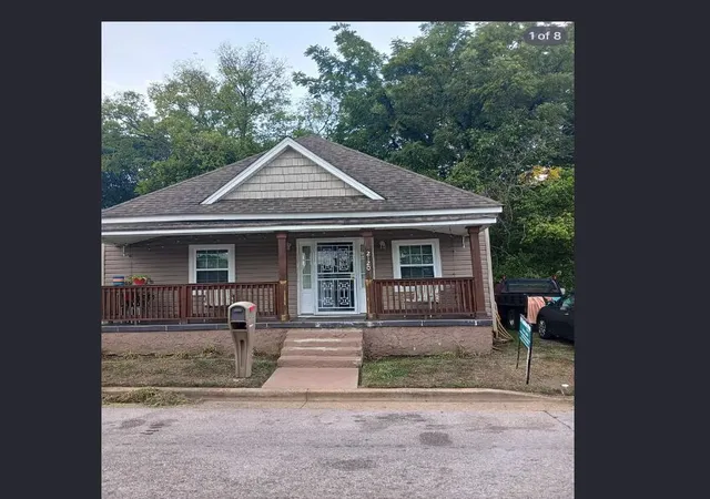 Photo 2 of Single family home for sale at 2120 Cleveland Ave, Chattanooga, TN 37404 | MLS# 1540426 | Listing updated on 2026-08-25