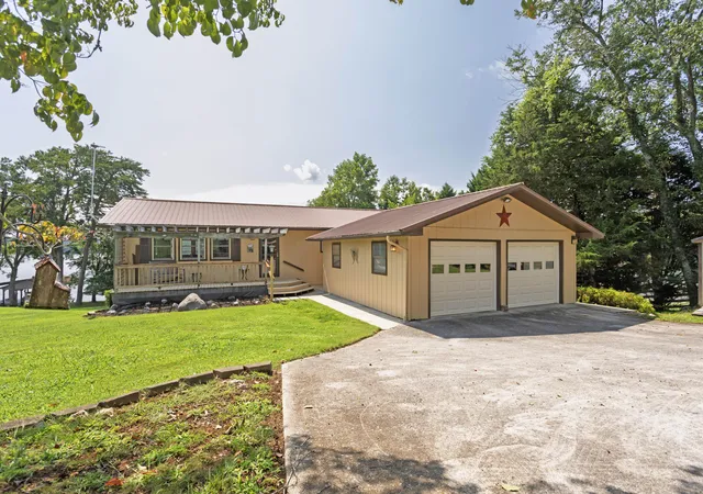 Photo 3 of Single family home for sale at 300 Lake Forest Ln, Spring City, TN 37381 | MLS# 1540666 | Listing updated on 2026-08-12