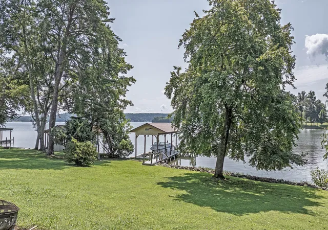 Photo 3 of Single family home for sale at 300 Lake Forest Ln, Spring City, TN 37381 | MLS# 1540666 | Listing updated on 2026-08-12