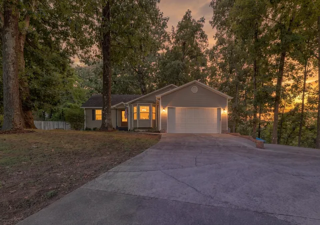 Photo 1 of Single family home for sale at 40 E Carolyn Cir, Ringgold, GA 30736 | MLS# 1540234 | Listing updated on 2026-08-30