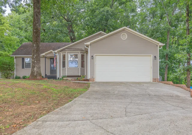 Photo 2 of Single family home for sale at 40 E Carolyn Cir, Ringgold, GA 30736 | MLS# 1540234 | Listing updated on 2026-08-30