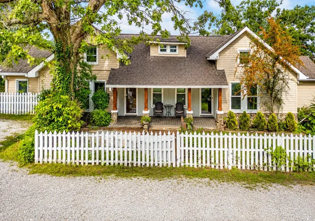 1st image of 549 S Crest Rd, Chattanooga, TN 37404 | MLS# 1540279