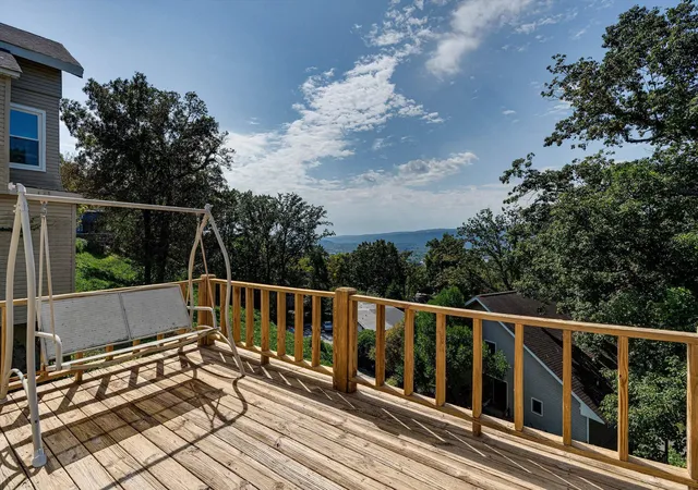Listing Photo 2 - Condo for sale in building located at 549 S Crest Rd, Chattanooga, TN 37404