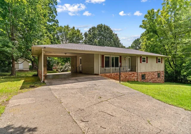 Photo 3 of Single family home for sale at 1907 Courtland Ln, Dalton, GA 30720 | MLS# 1540222 | Listing updated on 2026-08-06