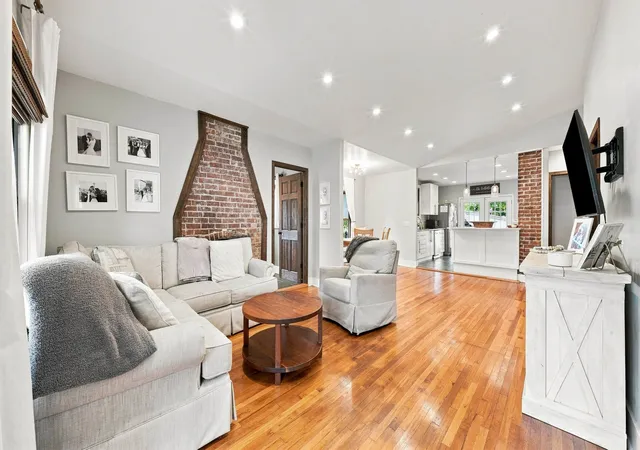 Photo 3 of Sale Pending at 1710 E 14th Street, Chattanooga, TN 37404 | MLS# 1540217 | Listing updated on 2026-09-15