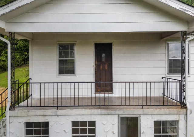 Photo 2 of Sale Pending at 1403 Ogrady Dr, Chattanooga, TN 37419 | MLS# 1540218 | Listing updated on 2026-08-25