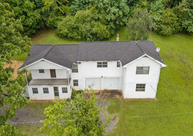 Photo 3 of Sale Pending at 1403 Ogrady Dr, Chattanooga, TN 37419 | MLS# 1540218 | Listing updated on 2026-08-25