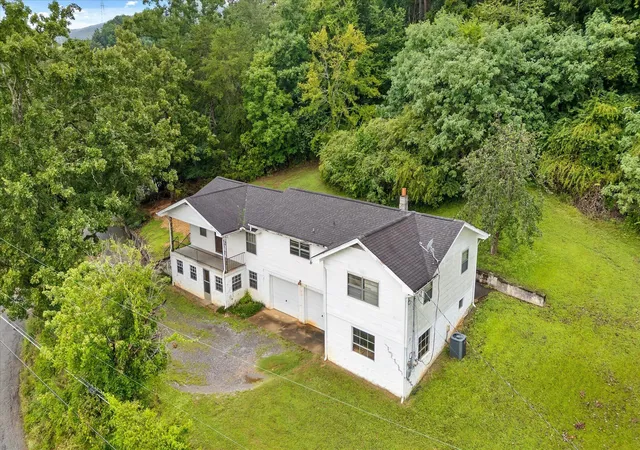 Photo 3 of Sale Pending at 1403 Ogrady Dr, Chattanooga, TN 37419 | MLS# 1540218 | Listing updated on 2026-08-25