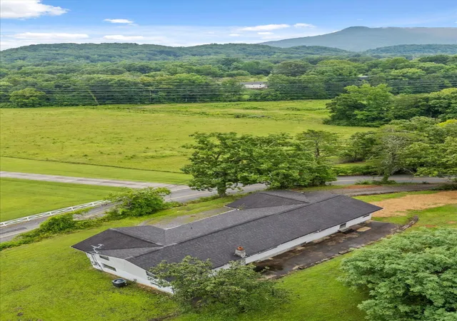 Photo 4 of Sale Pending at 1403 Ogrady Dr, Chattanooga, TN 37419 | MLS# 1540218 | Listing updated on 2026-08-25