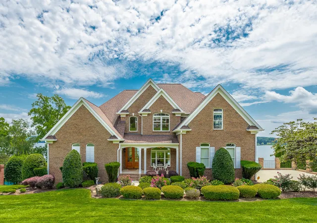 Photo 3 of Sale Pending at 2611 Heron Cvs Ln, Soddy Daisy, TN 37379 | MLS# 1540563 | Listing updated on 2026-08-17