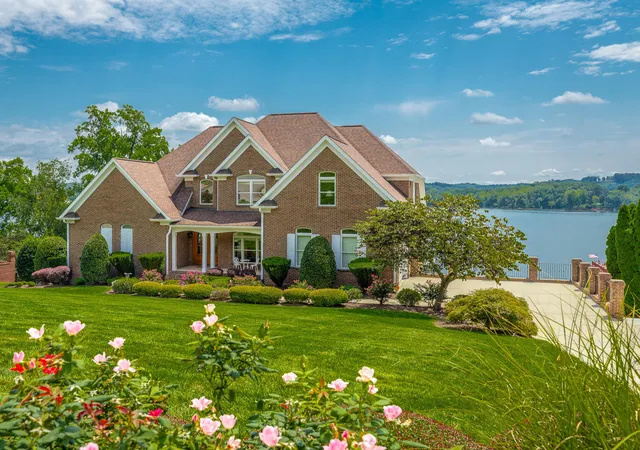 Photo 3 of Sale Pending at 2611 Heron Cvs Ln, Soddy Daisy, TN 37379 | MLS# 1540563 | Listing updated on 2026-08-17