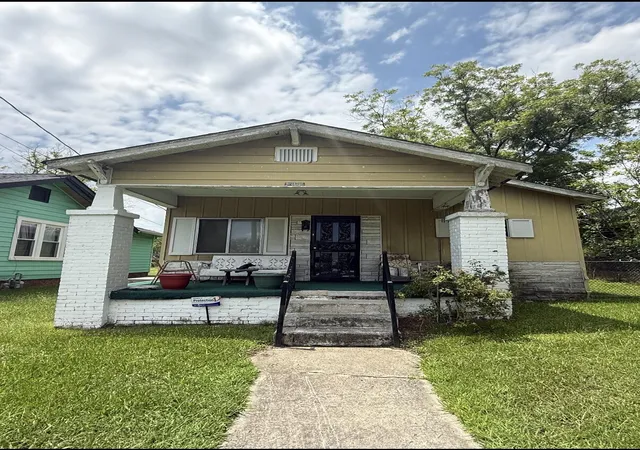 1st image of 2106 Bennett Ave, Chattanooga, TN 37404 | MLS# 1540676