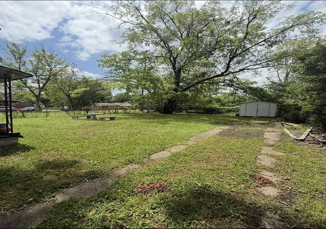 Photo 3 of Sale Pending at 2106 Bennett Ave, Chattanooga, TN 37404 | MLS# 1540676 | Listing updated on 2026-09-22