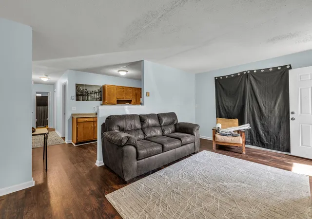Listing Photo 2 - Condo for sale in building located at 4729 Rogers Rd, Chattanooga, TN 37411