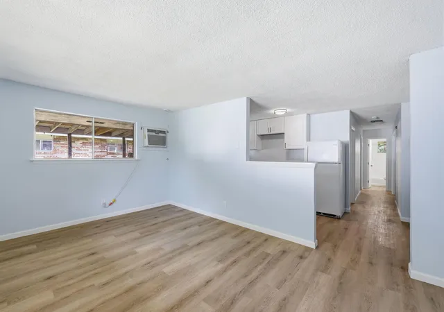 Listing Photo 4 - Condo for sale in building located at 4729 Rogers Rd, Chattanooga, TN 37411
