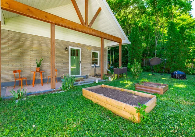 Photo 3 of Sale Pending at 401 Bank St, Chattanooga, TN 37415 | MLS# 1540377 | Listing updated on 2026-09-20