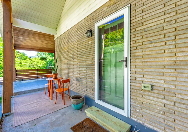 Photo 4 of Sale Pending at 401 Bank St, Chattanooga, TN 37415 | MLS# 1540377 | Listing updated on 2026-09-20