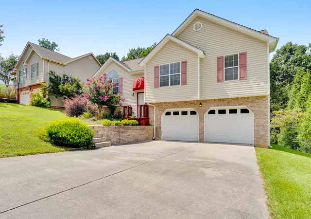 Photo 2 of Sale Pending at 6815 Sawtooth Dr, Ooltewah, TN 37363 | MLS# 1540362 | Listing updated on 2026-09-16