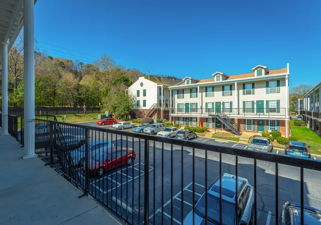 2nd image of 900 Mountain Creek Rd # F82, Chattanooga, TN 37405 | MLS# 1540384