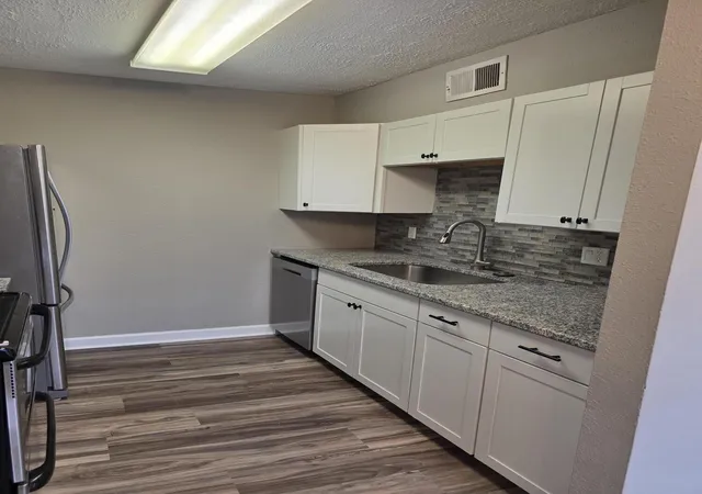 Photo 3 of Condo for sale at 900 Mountain Crk Rd #F82, Chattanooga, TN 37405 | MLS# 1540384 | Listing updated on 2026-08-08