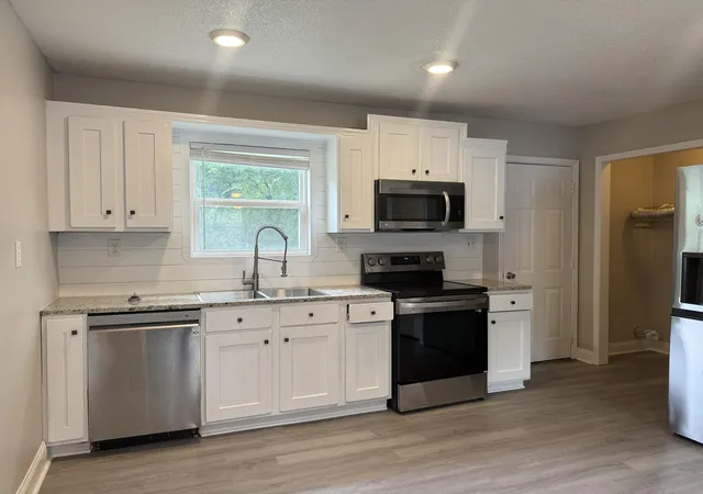 Photo 3 of Single family home for sale at 1710 Olive St, Chattanooga, TN 37406 | MLS# 1540399 | Listing updated on 2026-09-22