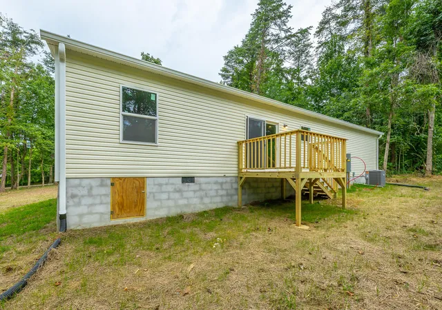 Photo 2 of Single family home for sale at 112 Smores Dr, Signal Mountain, TN 37377 | MLS# 1540398 | Listing updated on 2026-09-17