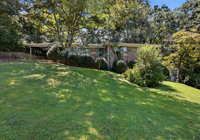 Photo 2 of Single family home for sale at 1905 Hixson Pike, Chattanooga, TN 37405 | MLS# 1540672 | Listing updated on 2026-10-20