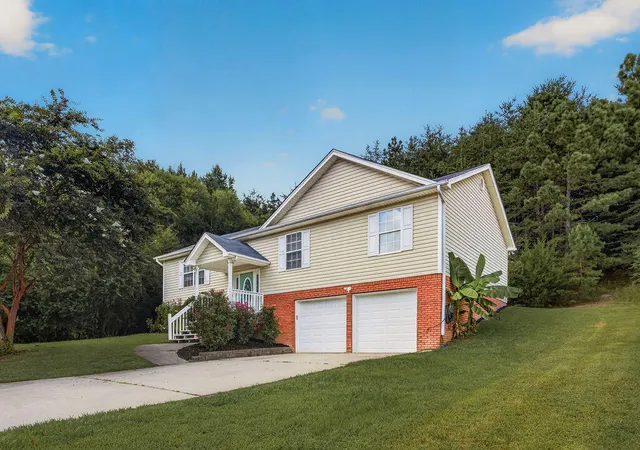 Photo 2 of Single family home for sale at 908 Clay Hl Dr, Soddy Daisy, TN 37379 | MLS# 1540875 | Listing updated on 2026-09-20