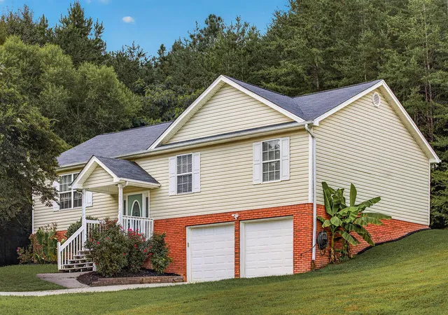 Photo 3 of Single family home for sale at 908 Clay Hl Dr, Soddy Daisy, TN 37379 | MLS# 1540875 | Listing updated on 2026-09-20