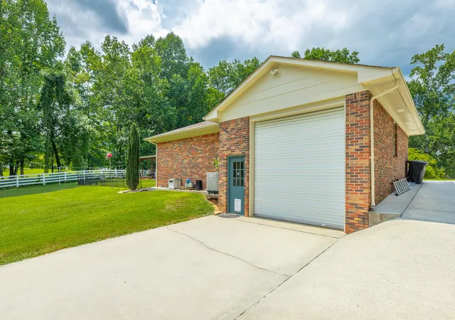 Photo 3 of Single family home for sale at 240 Horseshoe Cir, Dayton, TN 37321 | MLS# 1540505 | Listing updated on 2026-09-21