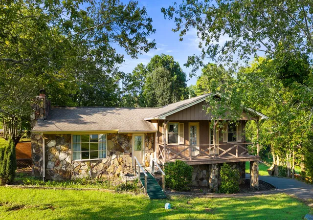 Photo 3 of Single family home for sale at 1235 Weeks Dr Ne, Cleveland, TN 37312 | MLS# 1540684 | Listing updated on 2026-08-13