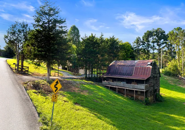 Photo 4 of Single family home for sale at 1235 Weeks Dr NE, Cleveland, TN 37312 | MLS# 1540684 | Listing updated on 2026-08-13